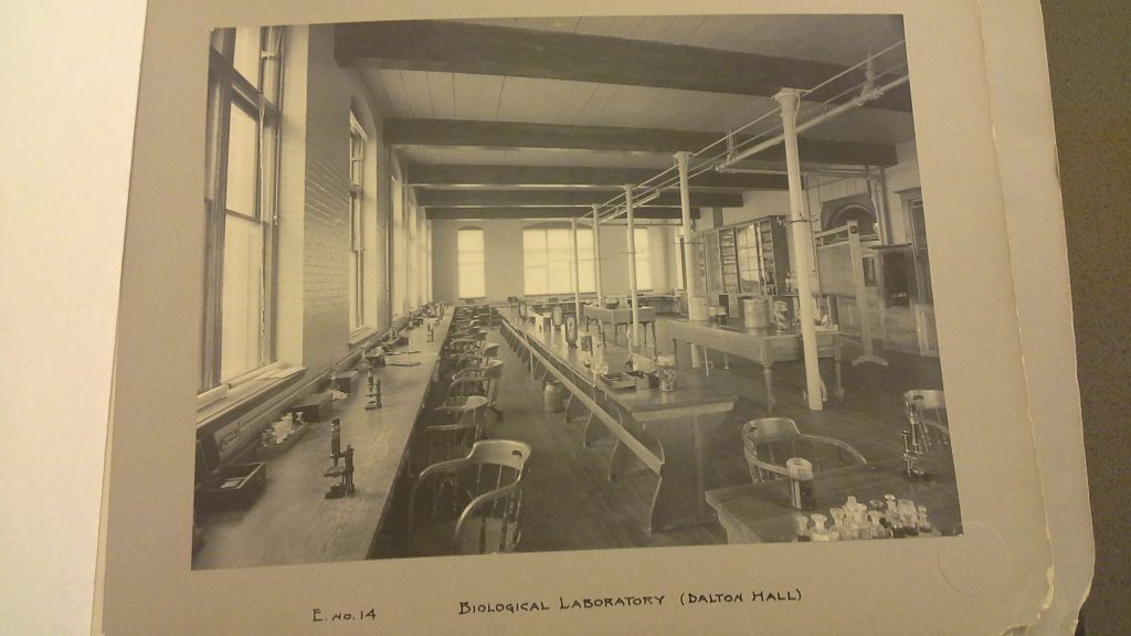 Photo of the main biology lab in Dalton Hall.